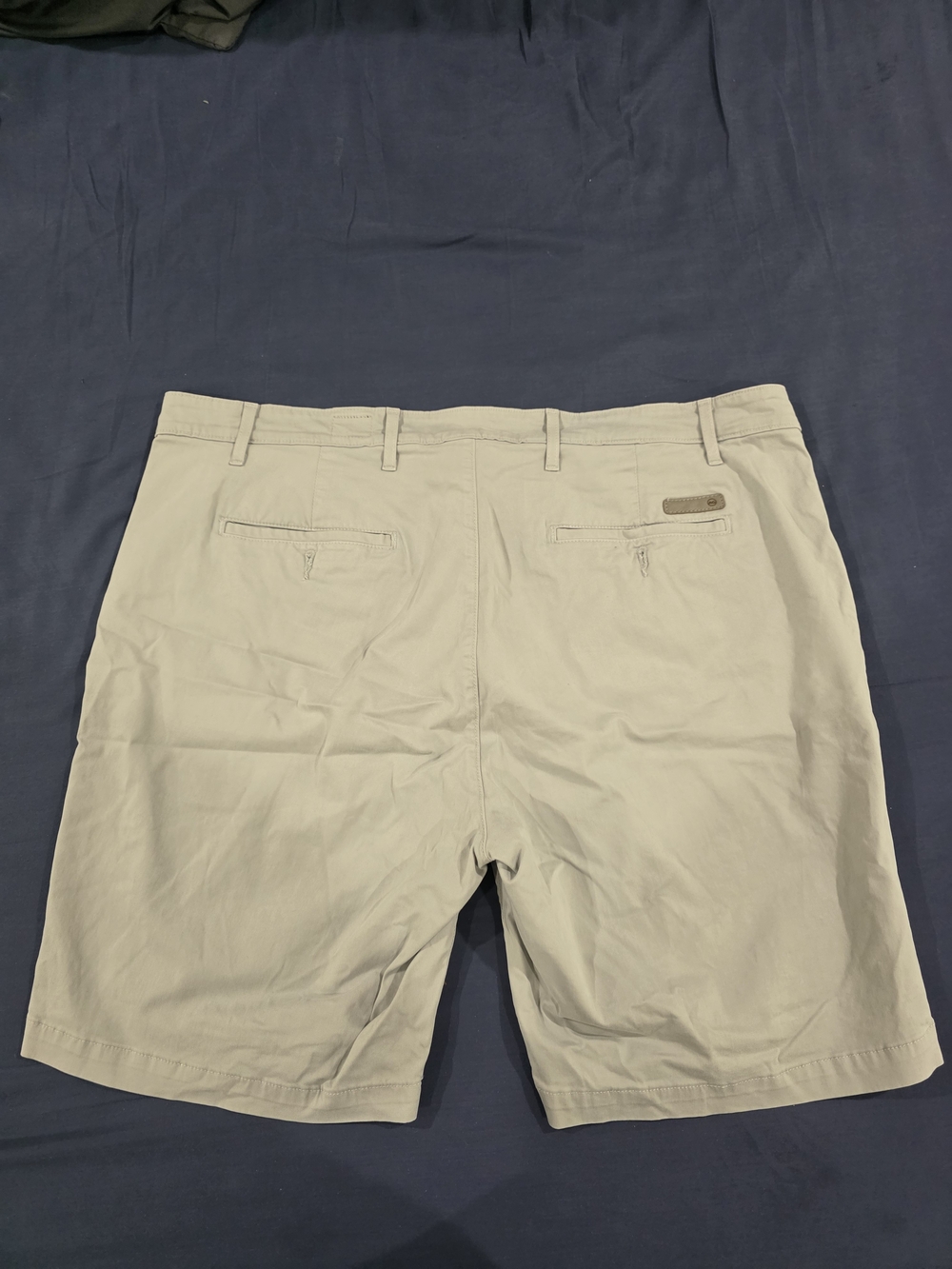 Ag Adriano Goldschmied Men's Khaki Flat-Front Chino Shorts